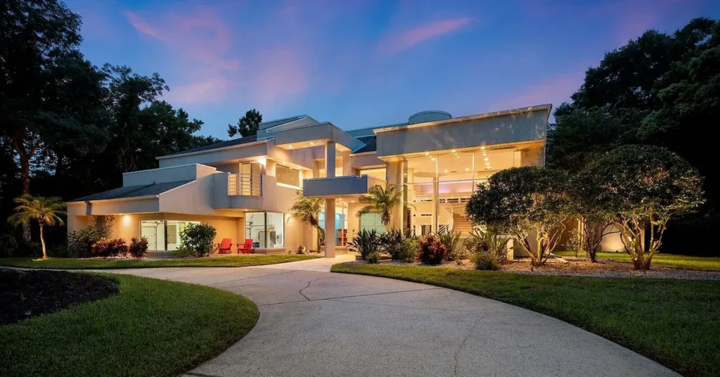 Contemporary Custom-Built Home Architecture Design Featured Image