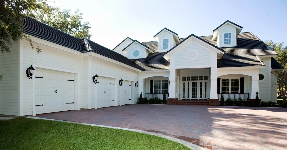 Williamsburg Design Custom-Buit Home Featured Image